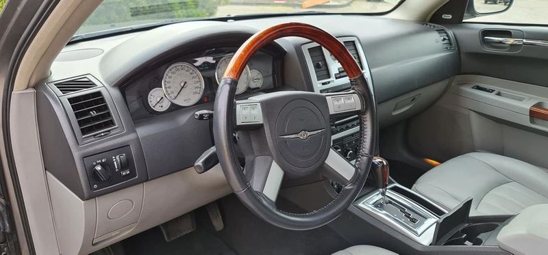Chrysler 300 C • 2009 • 120,000 km 5