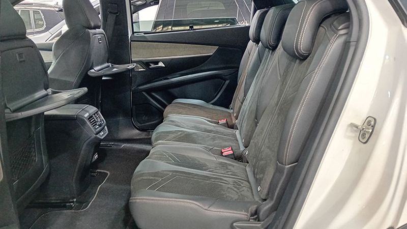 Peugeot 5008 • 2021 • 36,136 km 5