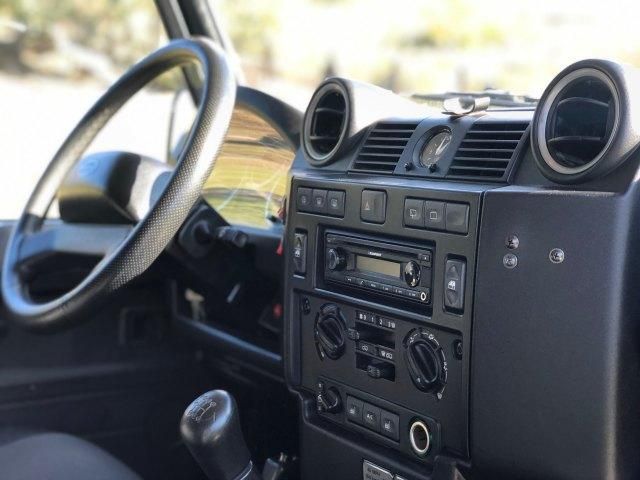 Land Rover Defender • 2008 • 110,000 km 4