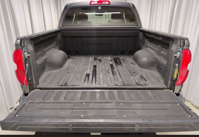 Toyota Tundra • 2020 • 72,000 km 1