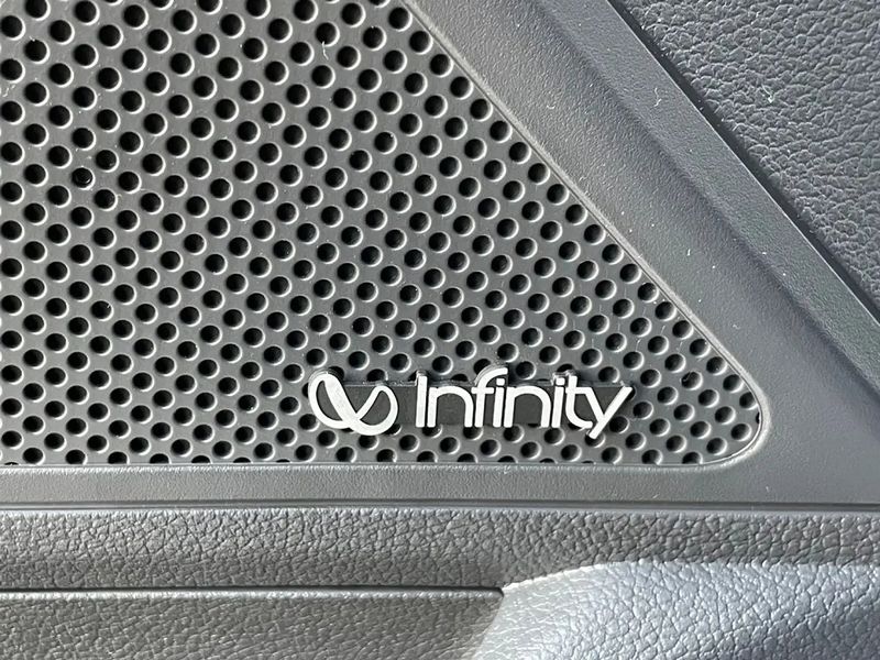 Hyundai Ioniq Hybrid • 2019 • 170,000 km 10