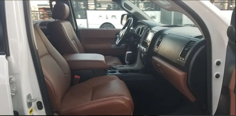 Toyota Sequoia • 2015 • 120,000 km 7