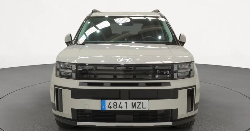 Hyundai Santa Fe • 2025 • 8,417 km 7