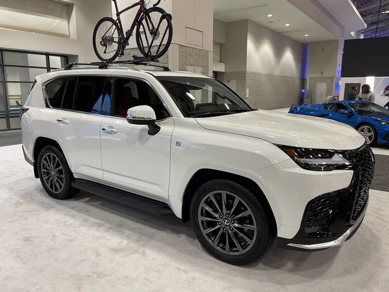 Lexus LX • 2024 • 20,546 km 1