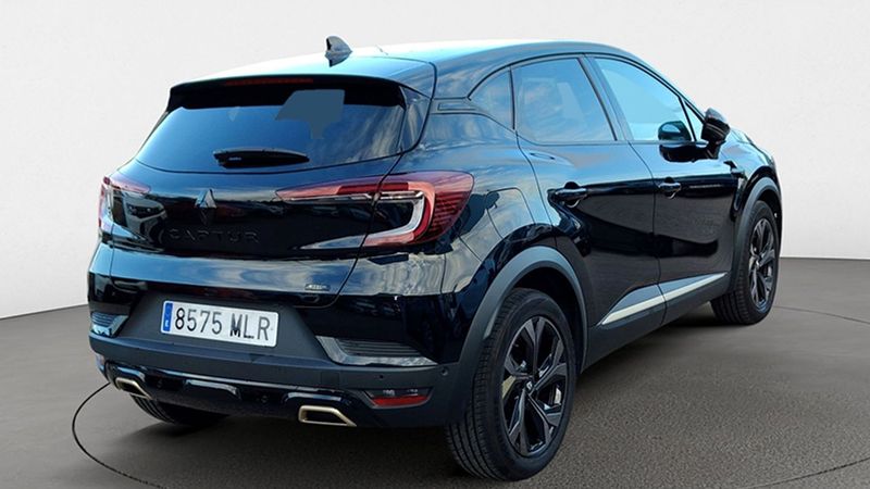Renault Captur • 2023 • 17,890 km 5
