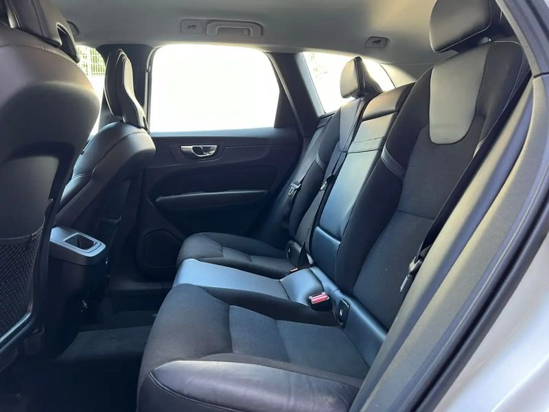 Volvo XC60 • 2021 • 65,000 km 6