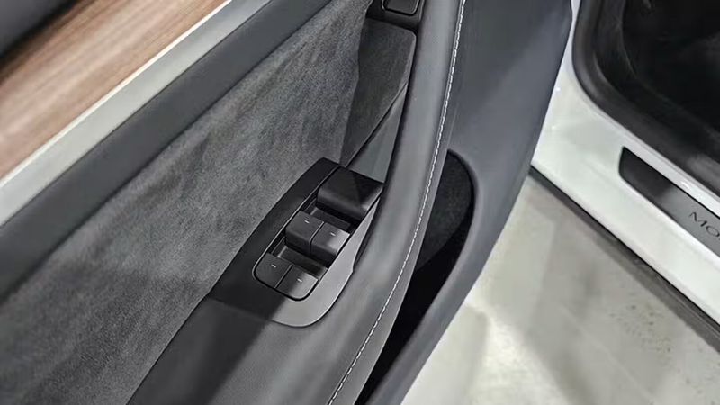 Tesla Model Y • 2024 • 7,925 km 27