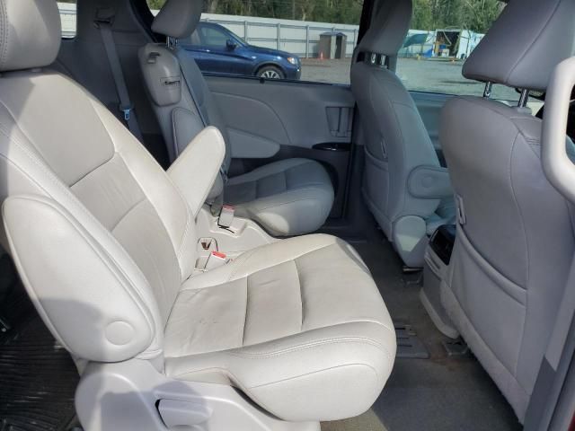 Toyota Sienna • 2017 • 10,000 mi 9