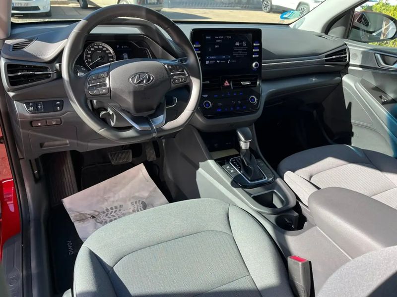 Hyundai Ioniq Hybrid • 2022 • 93,638 km 7