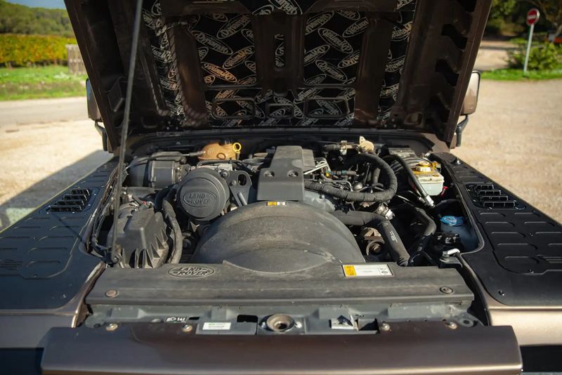 Land Rover Defender • 2011 • 83,000 km 5