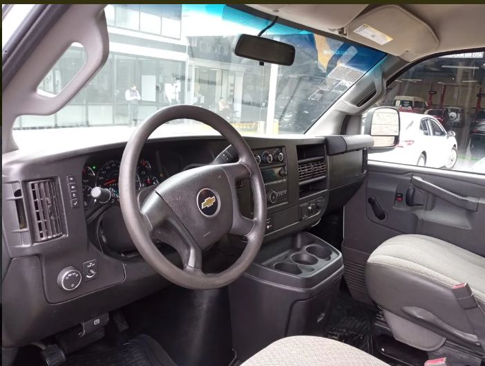 Chevrolet Express • 2019 • 80,000 km 6