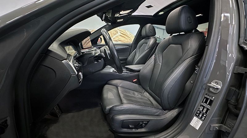 BMW 5 Series • 2021 • 71,733 km 12
