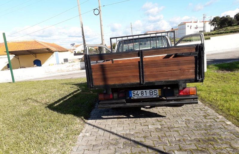 Nissan Pickup • 1993 • 200,000 km 5
