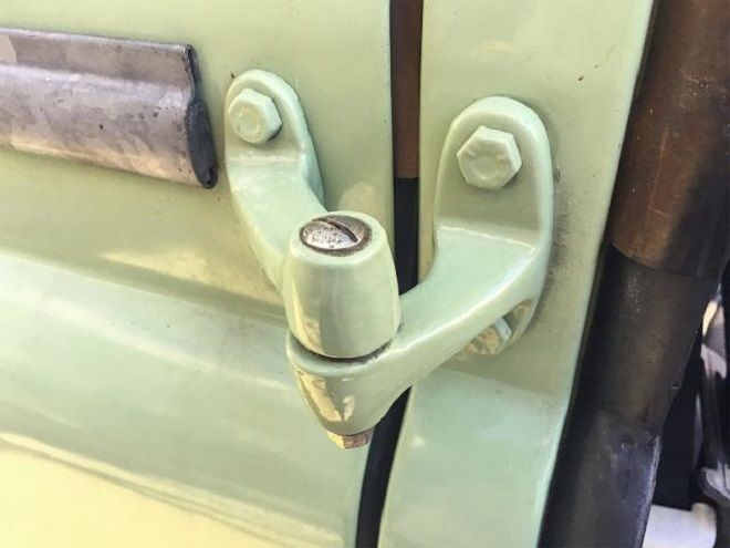 Land Rover Defender • 1971 • 118,000 km 13