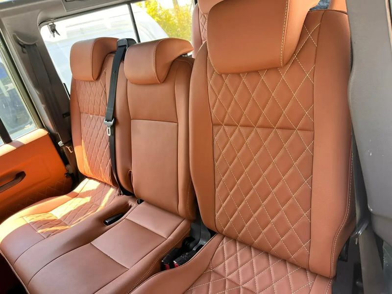 Land Rover Defender • 2009 • 130,000 km 6