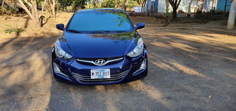 Hyundai Elantra • 2012 • 144,000 km 5