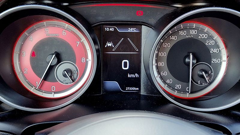 Suzuki Swift • 2023 • 27,000 km 4