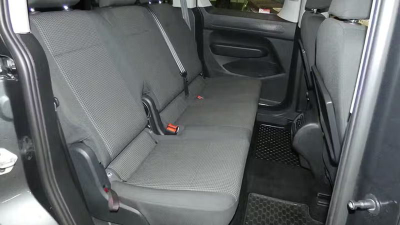 Volkswagen Caddy • 2021 • 59,532 km 3