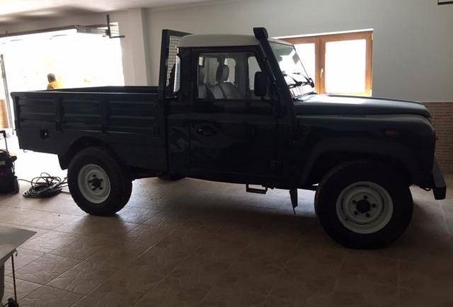 Land Rover Defender • 2003 • 200,000 km 2