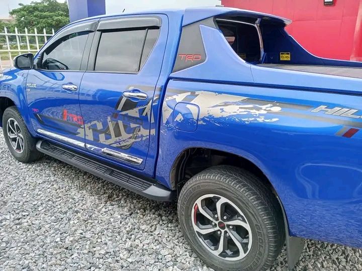 Toyota Hilux • 2019 • 50,000 km 3