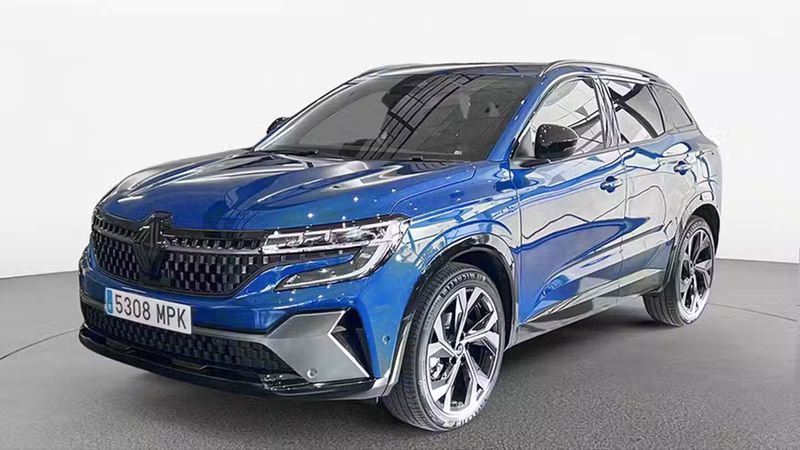 Renault Captur • 2024 • 6,036 km 1
