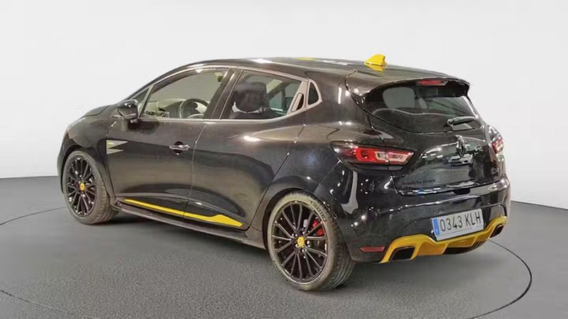 Renault Clio • 2018 • 56,796 km 3