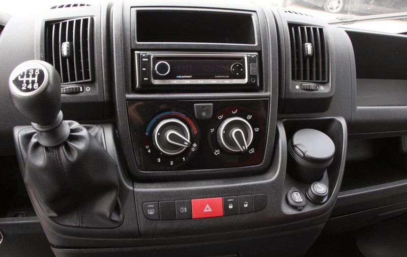 Aston Martin DBS Superleggera • 2018 • 30,000 km 5