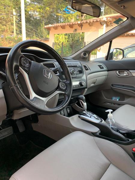 Honda Civic • 2013 • 109,000 km 5