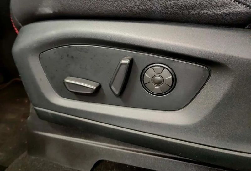 Ford Explorer • 2021 • 100,200 km 10