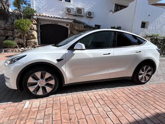 Tesla Model Y • 2023 • 57,000 km 8
