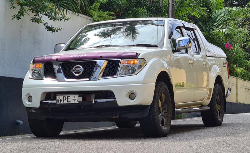 Nissan Navara • 2010 • 120,000 km 3
