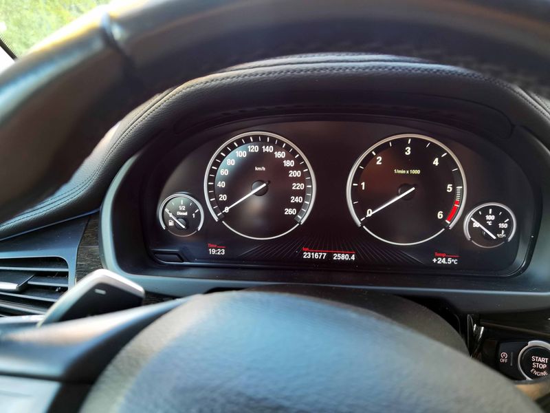 BMW X6 • 2015 • 231,000 km 6