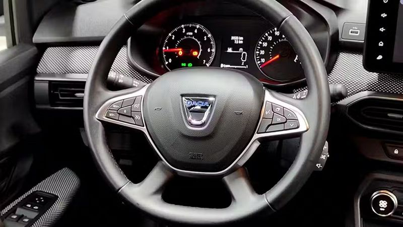 Dacia Dokker • 2022 • 31,533 km 9