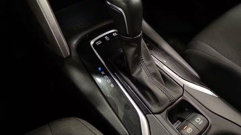 Toyota Corolla Hybrid • 2023 • 13,994 km 6