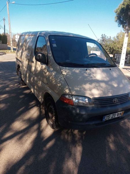 Toyota Hiace Van • 2003 • 123,000 km 1