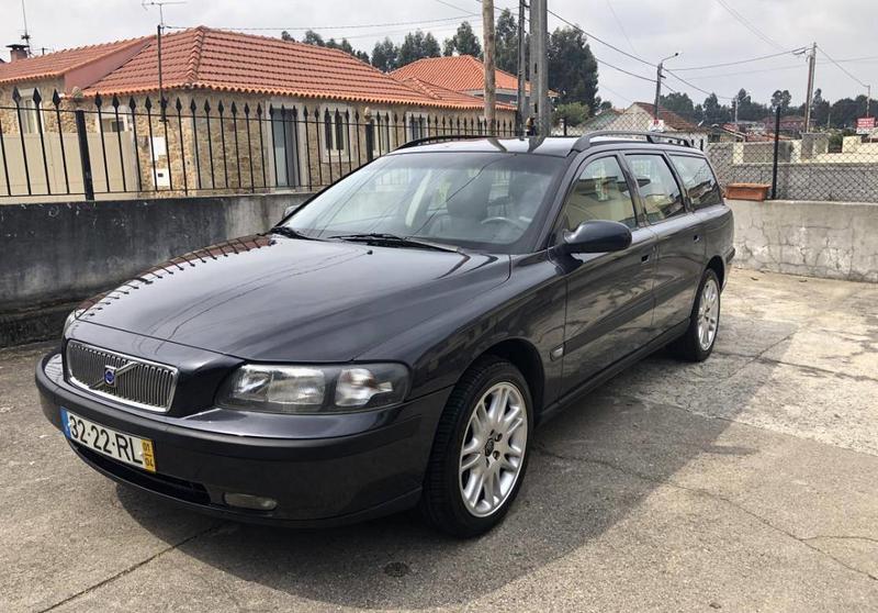 Volvo V70 • 2001 • 250,000 km 1