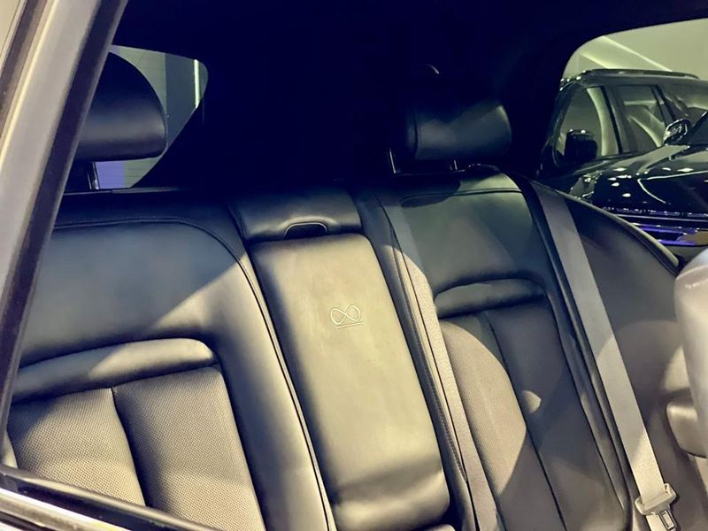 Rolls-Royce Cullinan • 2021 • 48,600 km 13