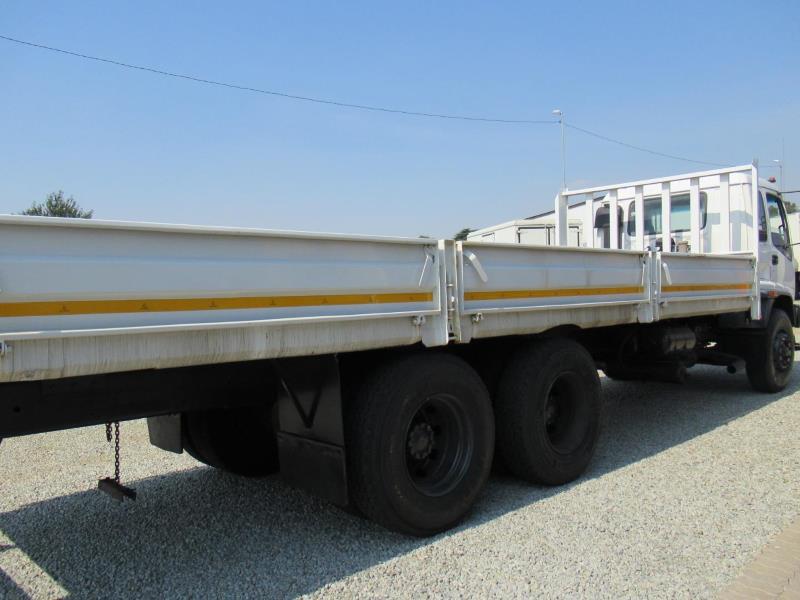 Isuzu MU-X • 2006 • 254,000 km 10