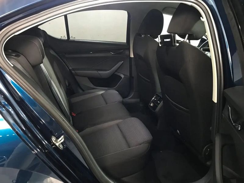 Škoda Octavia • 2021 • 70,100 km 3