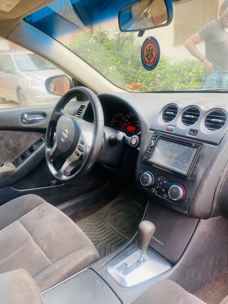 Nissan Altima • 2007 • 200,000 km 5