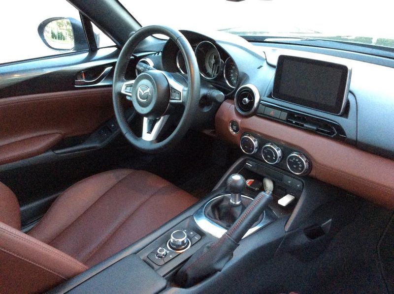 Mazda MX-5 • 2017 • 155,000 km 4