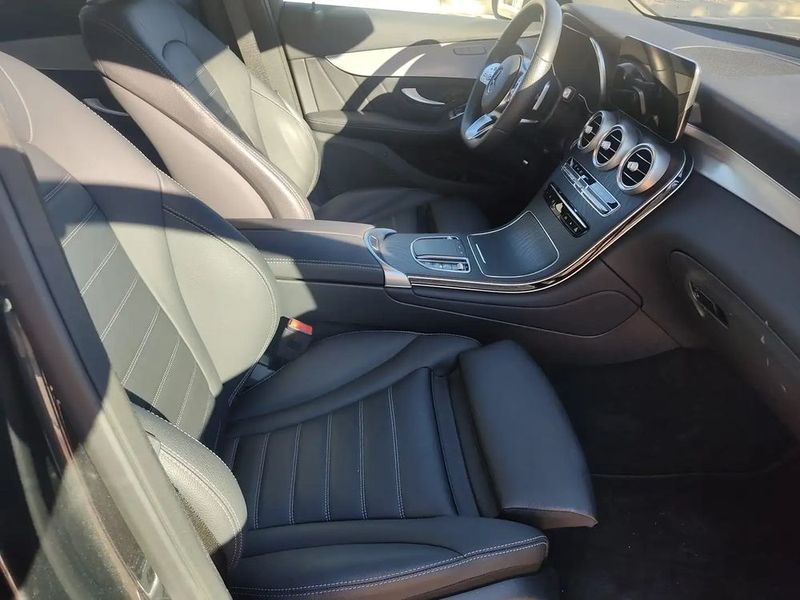 Mercedes-Benz GLC • 2021 • 94,000 km 4