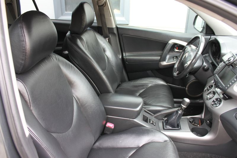 Toyota RAV4 • 2006 • 230,000 km 6