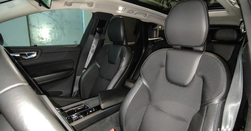 Volvo XC60 • 2020 • 48,000 km 9