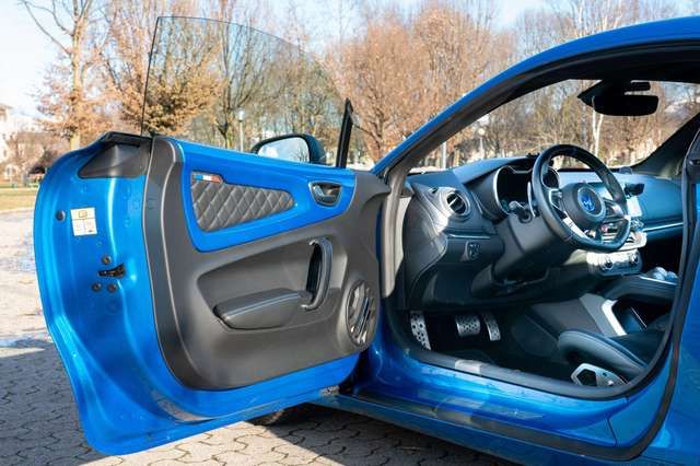 Renault Mégane • 2018 • 32,000 km 9