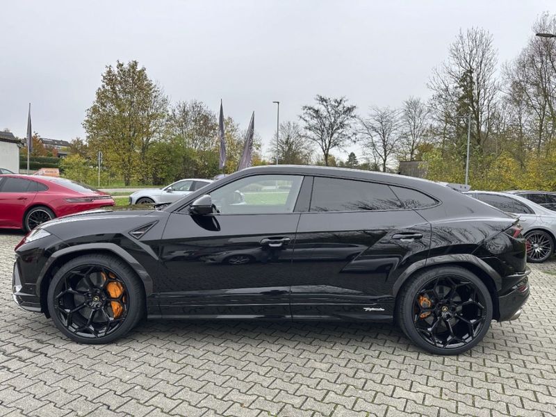 Lamborghini Urus • 2024 • 75 km 2