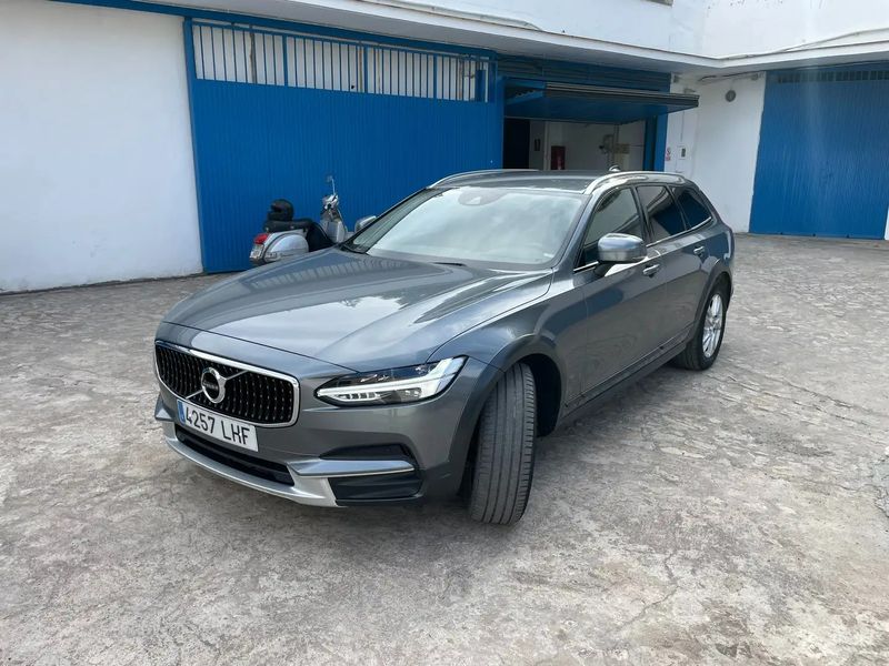 Volvo V90 Cross Country • 2020 • 71,000 km 1