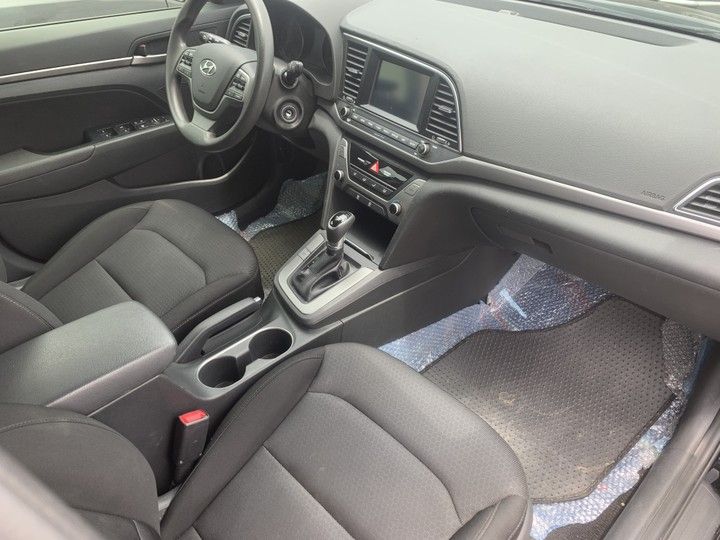 Hyundai Elantra • 2015 • 21 km 2