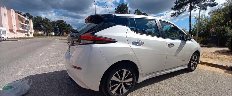Nissan Leaf • 2018 • 90,000 km 3
