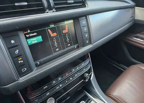 Jaguar XF • 2017 • 126,000 km 6